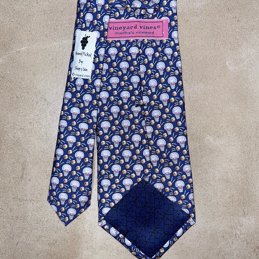 Vineyard Vines Men’s Basketball Hoop Rim Tie March Madness Sports coach Silk 59”